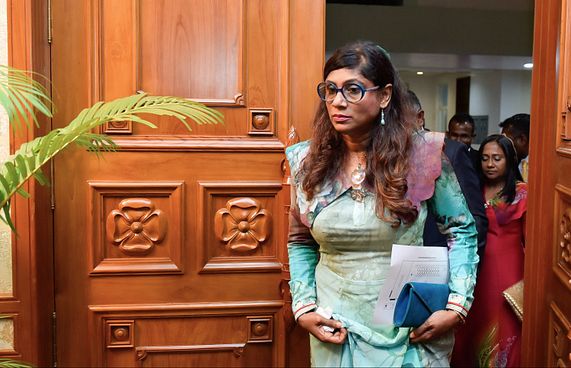 50-50 ހަމަހަމަކޮށް ވިސްނުން