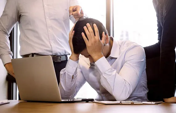 މުސީބާތްތަކާއި ޖެއްސުންކުރުންތަކުގައި ކެތްތެރިވުން