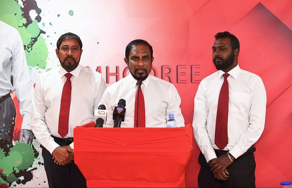 މެމްބަރު މުހައްމަދު ހުސައިނާއި އަޒްހާން ފަހުމީ ޖޭޕީއަށް