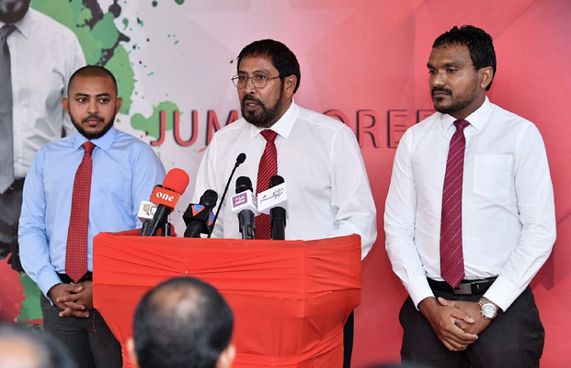 މެމްބަރު އަމީތާއި އަބްދުﷲ ޖޭޕީ އަށް ސޮއިކޮށްފި