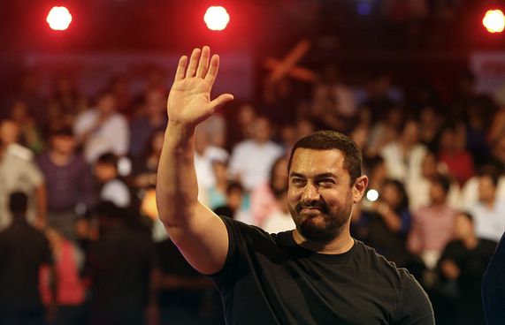 އާމިރް ހާން އެކްޓުކުރުން ހުއްޓާލައި ރިޓަޔާކުރަނީ