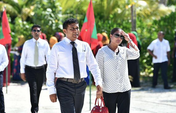 މިނިސްޓަރު އަސްލަމަށް އެއް ލައްކަ ޑޮލަރުގެ ރިޝްވަތެއް!