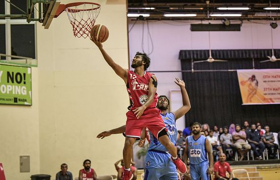 ސެމީގައި ޓީރެކްސް އާއި ކިންގްސްގެ ކުރިމަތިލުމެއް