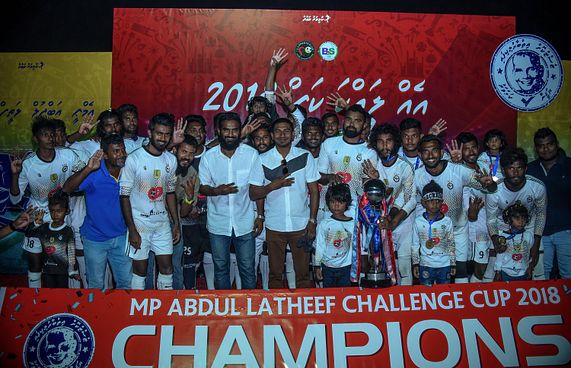 އެއްލައްކަ ކަޕުގެ ތަށި ބްލެކްޒީނޯ އިން މިލްކުކޮށްފި