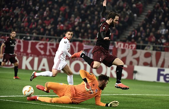 ހިގުއައިން އާއި މޮރާޓާ ބަދަލުކުރަން ޗެލްސީން މަސައްކަތްކުރަނީ