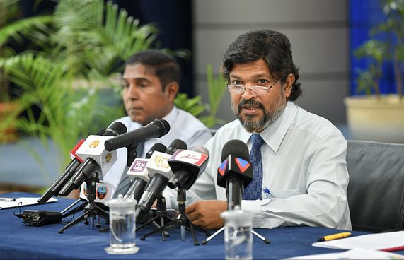 ކަސްޓަމްސްގެ ބައެއް ހިދުމަތްތައް އަވަސްކުރަނީ