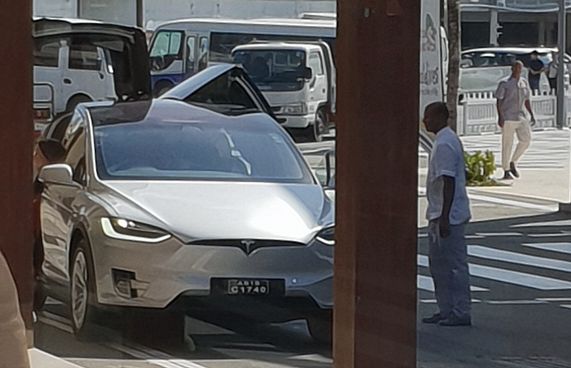 ދެވަނައަށް އެންމެ އަގުބޮޑު އިލެކްޓްރިކް ކާރު ރާއްޖޭގައި