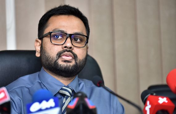 އިމިގްރޭޝަނަށް ވޯކްވިސާ ޖެހުން އެކަނި