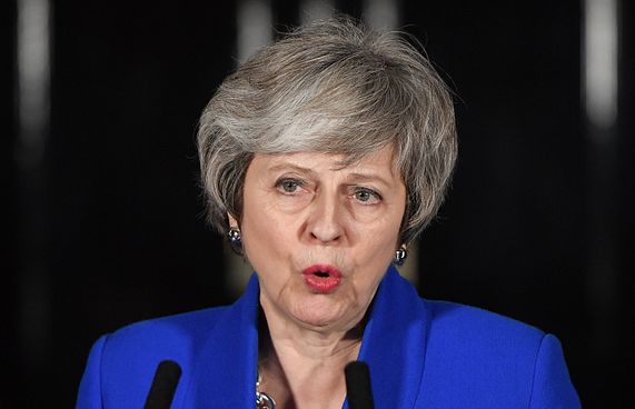 އިތުބާރު ނެތްކަމުގެ ވޯޓުން މެއި ސަލާމަތްވެއްޖެ