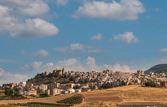 އިޓަލީގެ އަވަށަކުން 1 ޑޮލަަރަށް ގެ ވިއްކަނީ