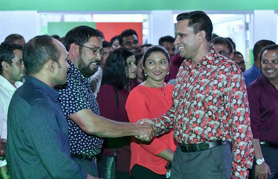 މަޖިލީހަށް ހޮވަން ޖެހޭނީ ތަނަވަސް މީހުން: ނާޒިމް