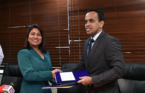 ނަވަލޯކާއާ އެކު އައިއެމްޑީސީން ހިދުމަތް ފުޅާކުރަނީ