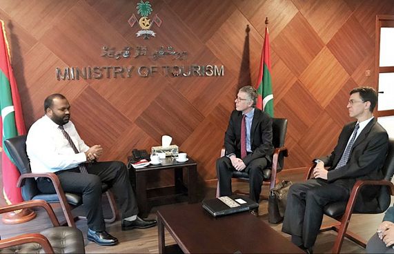 ސަލާމަތީ ހިދުމަތްތަކަށް އިނގިރޭސި ސަފީރުގެ ތައުރީފު