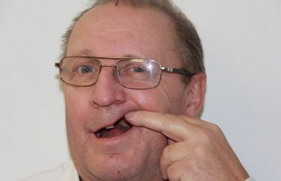 ދަތެއް ނަގަން އެޕޮއިންޓްމަންޓެއް ނުލިބި ދޮޅު އަހަރު!