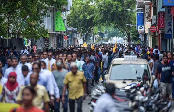 ސަރުކާރާ މެދު އެންމެ އެކްޓިވިސްޓެއްގެ ނަޒަރުން