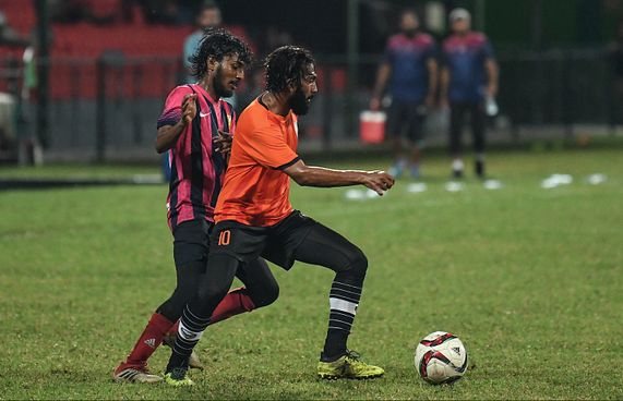 އޭދަފުށްޓައް އުއްމީދެއް، އީގަލްސް ލީޑުނަގައިފި