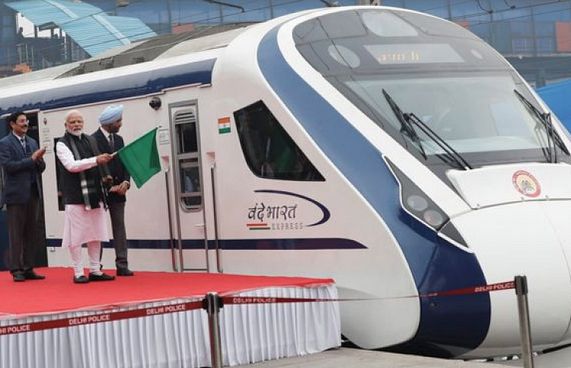 އިންޑިއާގެ އެންމެ ބާރު ރޭލް ފުރަތަމަ ދަތުރުގައި ހުއްޓިއްޖެ