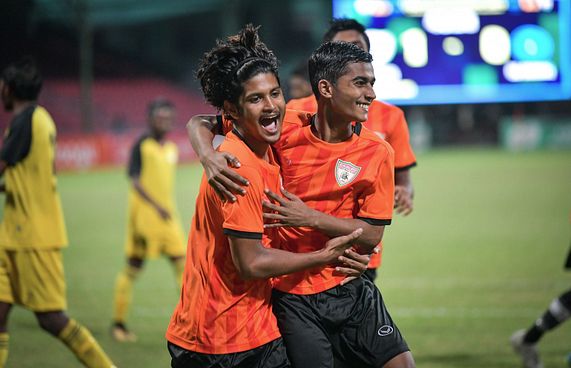 ސައްތައިން ސައްތަ ރެކޯޑަކާ އެކު އީގަލްސް ފައިނަލަށް