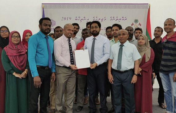 އަޒްލީން ވާދަކުރައްވާތީ، ޕީޕީއެމުން ހިތްހަމަނުޖެހިއްޖެ!