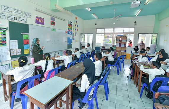 ދިވެހި ޓީޗަރުން ހުސްވުމުގެ ބިރު! ހައްލަކީ ކޮބާ؟