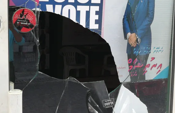 އިރުތިޝާމްގެ ޖަގަހައިގެ ބިއްލޫރިގަނޑު ތަޅާލައިފި