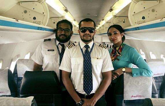 އިމަޖެންސީގައި ޖެއްސި  ފްލައިޓުގެ ކްރޫއަށް ތައުރީފު