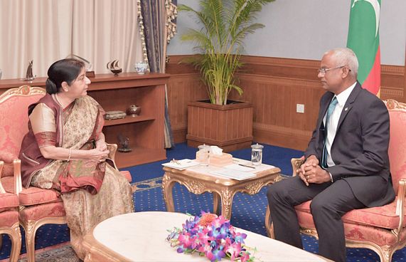 ސުޝްމާ، ރައީސާ ބައްދަލުކުރައްވައިފި