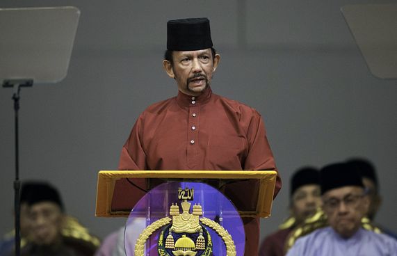 ބުރޫނާއީގައި ޝަރީއާ ގާނޫނު ތަންފީޒް ކުރަން ފަށައިފި