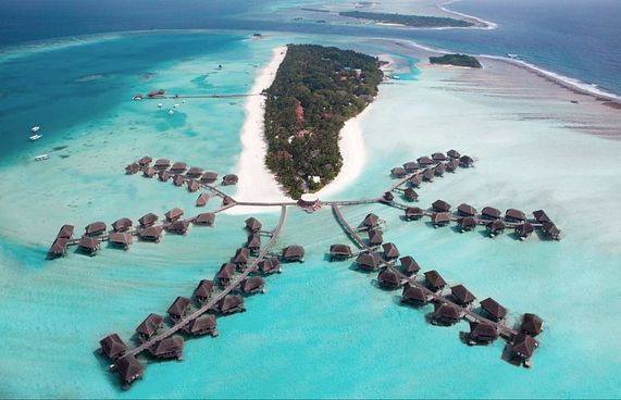 ކްލަބް މެޑްގައި ޓޫރިސްޓަކު ގެނބިގެން މަރުވެއްޖެ