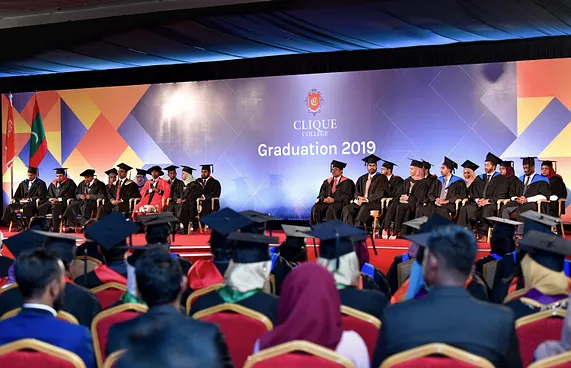 ކްލީކް ކޮލެޖުގެ ކޯސްތަކަށް ކުރިމަތިލާން ހުޅުވާލައިފި