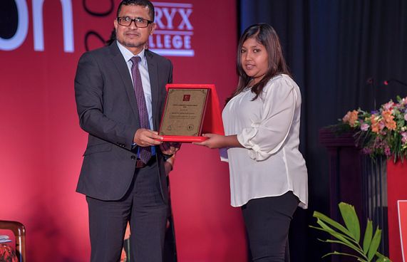 ސައިރިކްސް އިން އައްޑޫގައި ޑިނގާ ފާމެއް ހަދަނީ