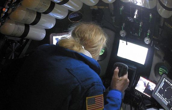 ކަނޑުގެ އެންމެ އަޑިން ވެސް ޕްލާސްޓިކް ކޮތަޅު ފެނިއްޖެ