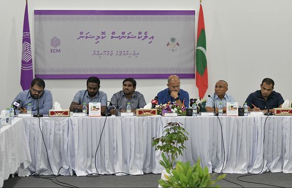 ލީޑަޝިޕުން އަންހެނުންނަށް ކޯޓާ ދޭން ޕާޓީތައް ގަބޫލު