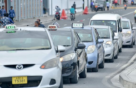 ޓެކްސީ ޑްރައިވަރުން: ހިތް ނުފުރުނު ބައެއް؟