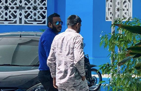 އަދީބު ގޭގައި ހުންނަ ސަބަބާ މެދު އެހެން ޖަވާބެއް ދީފި