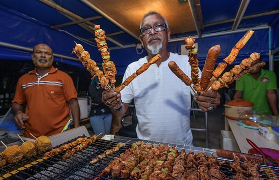 ސްޓްރީޓް ފުޑްސްގެ މުޅިން ތަފާތު މަންޒަރެއް!