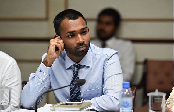 ވެހިކަލްތަކުން އާ ފީއެއްނަގަން މީކާއީލް ދެކޮޅު