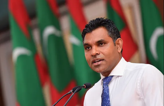 "މަސައްކަތްތައް ބޭރު މީހުންނަށް ދޫކުރުމަކީ ގޯހެއް"