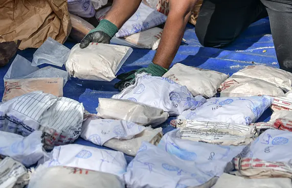 ޕާރުސަލަކުން ކިލޯއެއްހާ ޑްރަގް:އެންމެން ސަލާމަތްވެއްޖެ