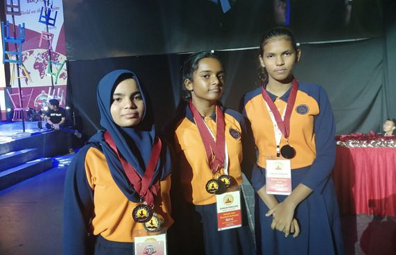 ވޯލްޑް ސްކޮލާސް ކަޕްގެ ފަހު ބުރަށް ގިނަ ޓީމުތަކެއް