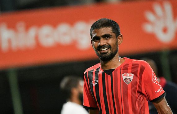 ރަށު ޓީމު ކޮޅަށް ސައްޓު 13 މިނެޓުން ހެދި ހެޓްރިކް