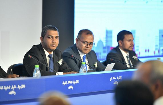 އެމްޓީސީސީން އާންމު ހިއްސާދާރުންގެ ޑިރެކްޓަރުން ހޯދަނީ