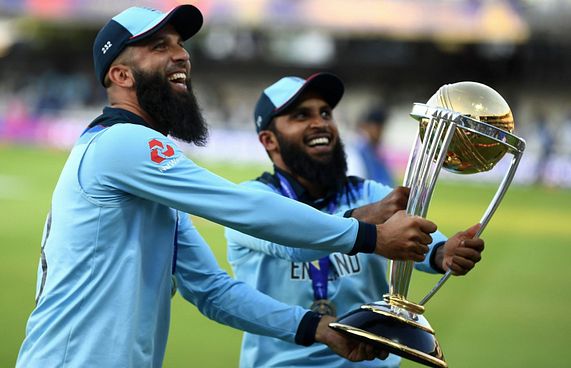 އިންގްލެންޑްގެ މުސްލިމް ދެ ކުޅުންތެރިންނަށް ތައުރީފް