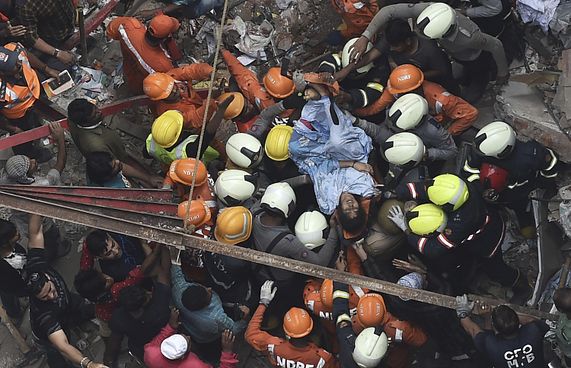 މުމްބާއީގައި އިމާރާތެއް ވެއްޓި 10 މީހުން މަރުވެއްޖެ