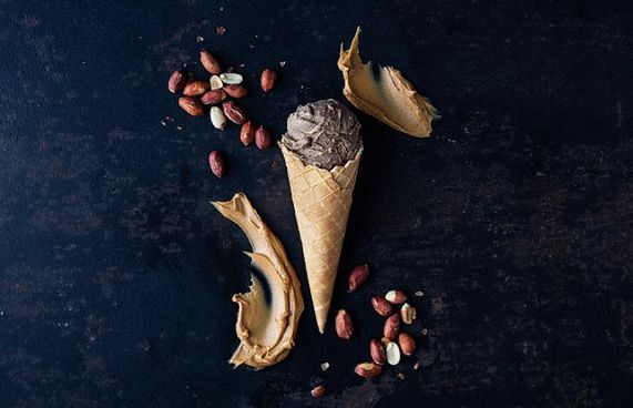 ލަގްޒަރީ އައިސް ކްރީމެއް، އެކަމަކު ފަކުރު