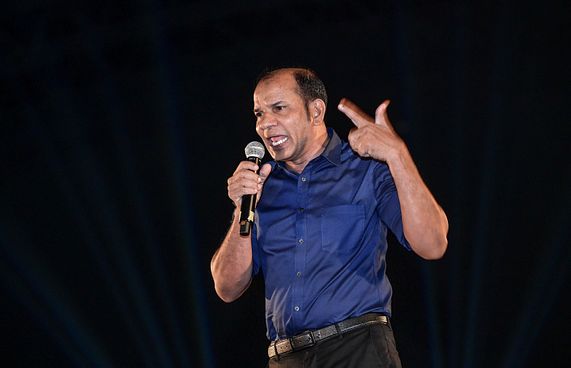 ހަތިޔާރާއެކު ނުކުންނަން ބުނުމުން ލަތީފަށް ފާޑުކިޔުން