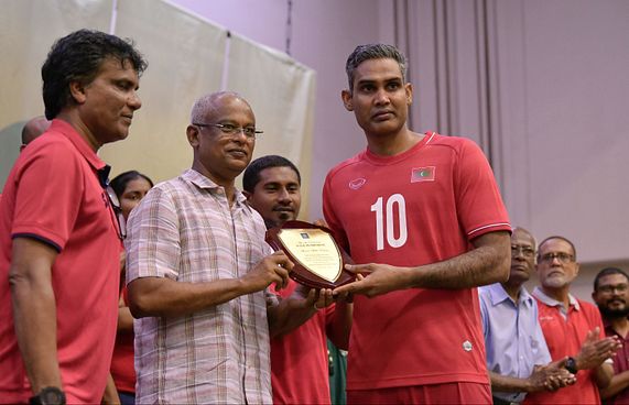 15 އަހަރަށް ފަހު ލޯންގޭ ގައުމީ ޓީމާ ދުރަށް