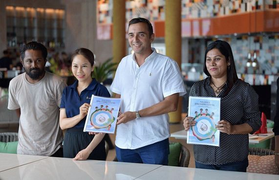 ކްރޮސްރޯޑްސްގެ ޑިސްކަވަރީ ސެންޓަރަށް ކުޑަކުދިންގެ ފޮތެއް