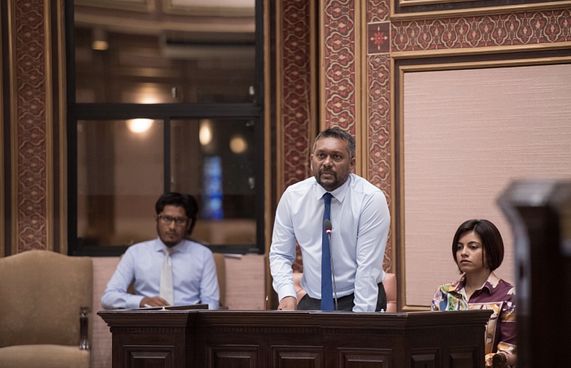 ބިދޭސީންނަށް ވިޔަފާރިކުރެވެނީ ދިވެހިންނާ ހެދި: ފައްޔާޒު