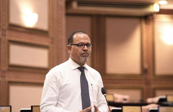 އެމްބަސީ ކައިރިއަށް އެއްވުމާ އާދަމް ޝަރީފު ދެކޮޅު